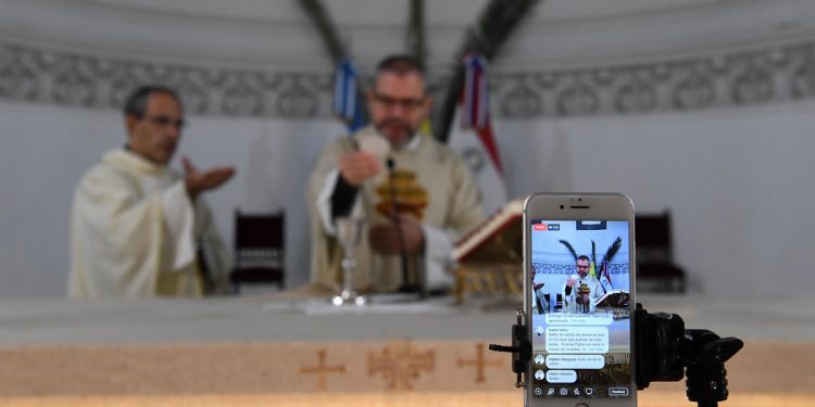 En el nombre del padre, del hijo y del coronavirus