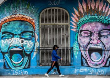 “El virus nos iguala a todos y eso es insoportable para mucha gente”