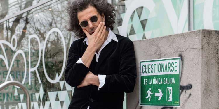 Eric Sadin: “Daremos menos instrucciones a las máquinas de las que recibiremos de ellas”