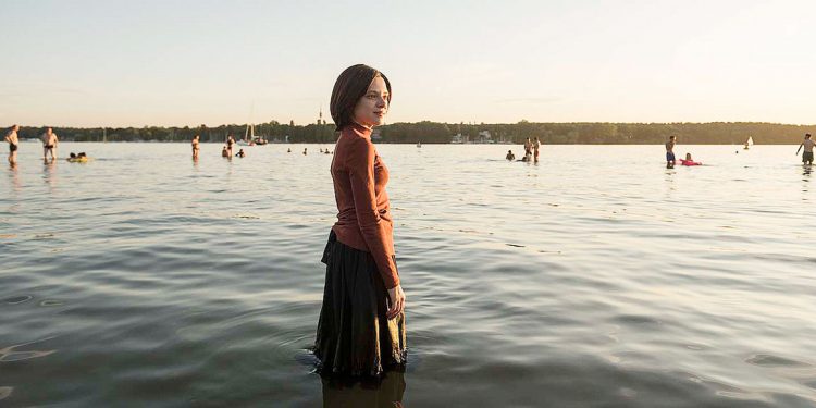 La historia de “Poco ortodoxa” no termina en Netflix