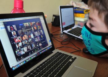 Más críticas a Larreta: “Tener conectividad no es educación”