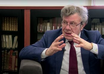 Roger Chartier: “Nadie está obligado a volverse prisionero de Amazon o Facebook”