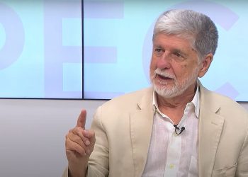 Celso Amorim: “Brasil vive una tormenta perfecta”
