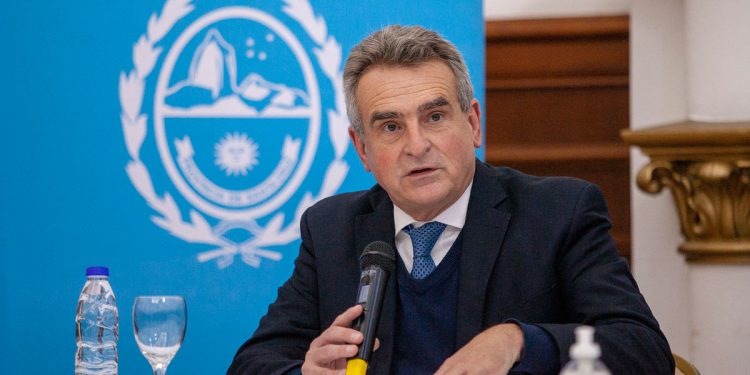 Agustín Rossi salió al cruce de la columna de Macri en La Nación