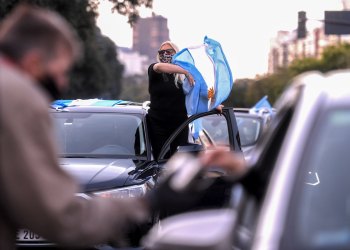 La pandemia y la codicia amenazan a la democracia