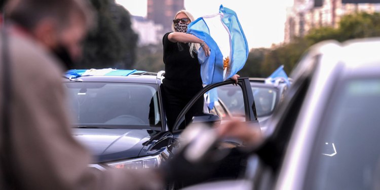 La pandemia y la codicia amenazan a la democracia