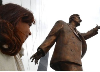 Nosotros viento, la Patria barco, Cristina capitana
