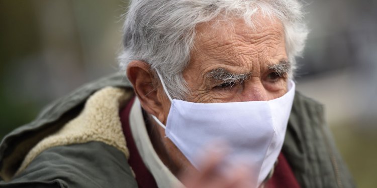 Mujica renunció a su banca en el Senado: “Me ha echado la pandemia”