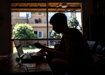 La mitad de los estudiantes de universidades públicas bonaerenses no tienen un buen acceso a internet