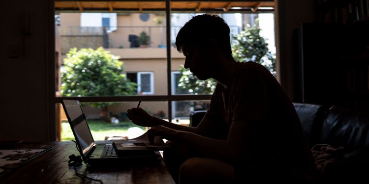 La mitad de los estudiantes de universidades públicas bonaerenses no tienen un buen acceso a internet