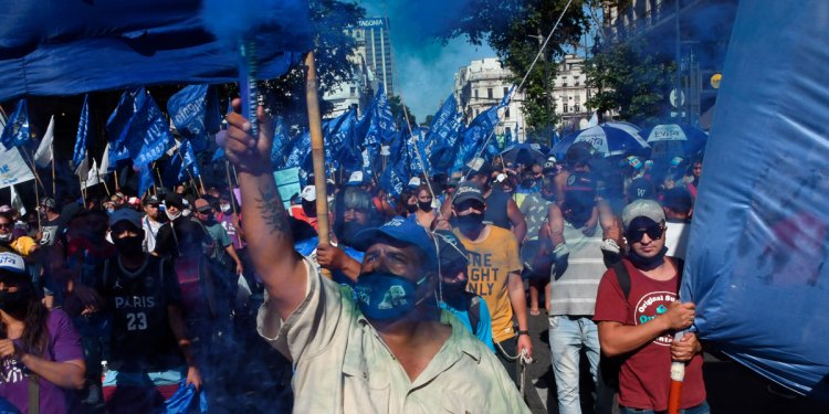 Día de la Militancia: “El que no marcha es un gorila”