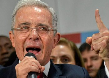 Uribe, las “Águilas Negras” y la paz que se desangra en Colombia