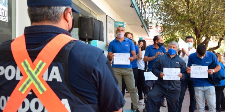 Denuncian una violenta persecución a la Coopi de Córdoba: “No toleran que seamos solidarios”