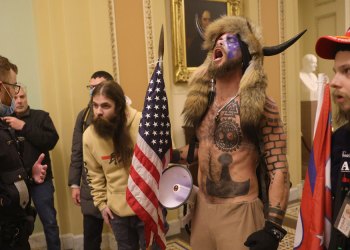 Toque de queda en Washington: seguidores de Trump atacaron y tomaron el Capitolio