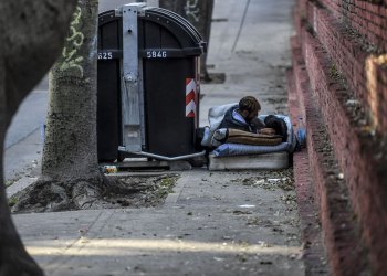 Nada por aquí, nada por allá