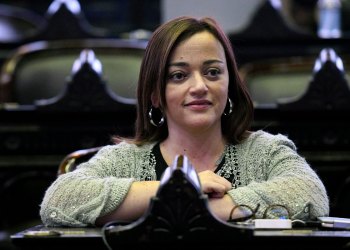 Cecilia Moreau: “Hay que terminar con el chantaje de los medios y de la oposición”