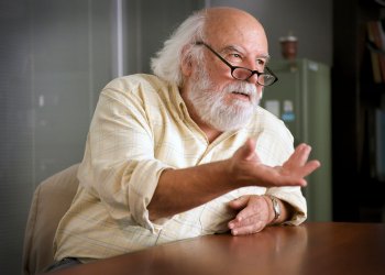 Sasturain: “El que escribe siempre es escrito por su tiempo y sus maneras”