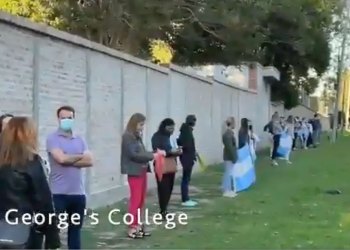 A esta hora exactamente hay un niño rehén de la política