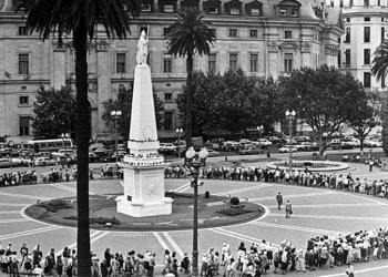 El día del amor maternal: a 44 años de la primera marcha de las Madres de Plaza de Mayo