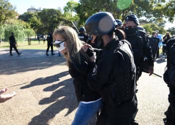 Los médicos del negacionismo