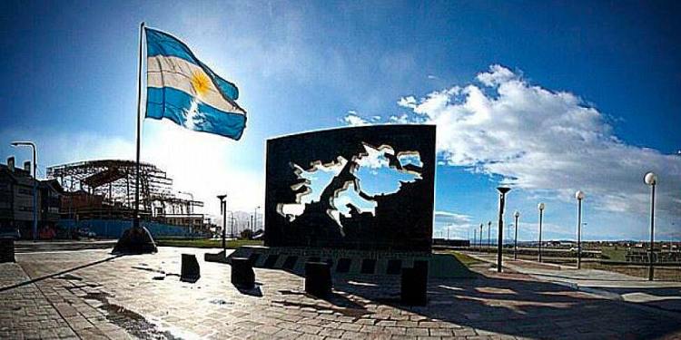 Acuerdo de Madrid: los ocho artículos de la vergüenza del Versalles argentino