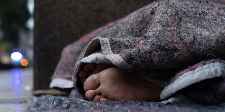 Tristes, solitarios… y en la calle