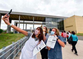 La mayoría de las personas conoce a mucha gente que ya recibió la vacuna