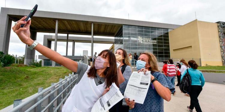 La mayoría de las personas conoce a mucha gente que ya recibió la vacuna