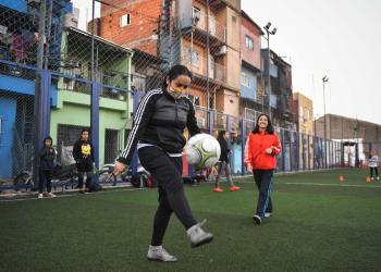 Al fútbol femenino le faltan mujeres