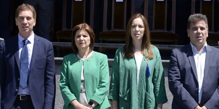 Las dos mujeres de la hipocresía