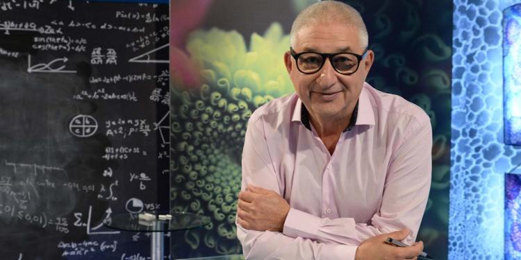 “La gente no miraba a Dios para que trajera la vacuna, sino a los científicos”