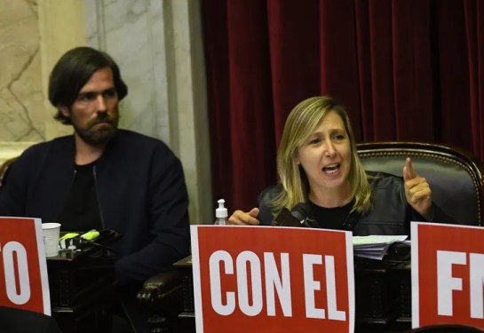 Bregman: “La deuda es hija de una estafa, no del déficit”