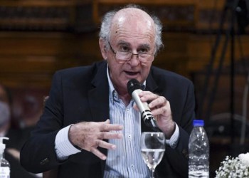 “El FMI condicionó la democracia e hizo caer gobiernos”