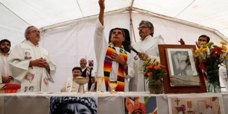 Curas en opción por los pobres: “Que la deuda la paguen los que fugaron”