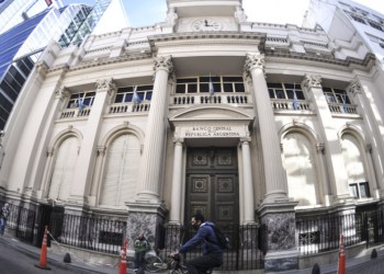 El endeudamiento externo de las empresas hace caer el nivel de reservas