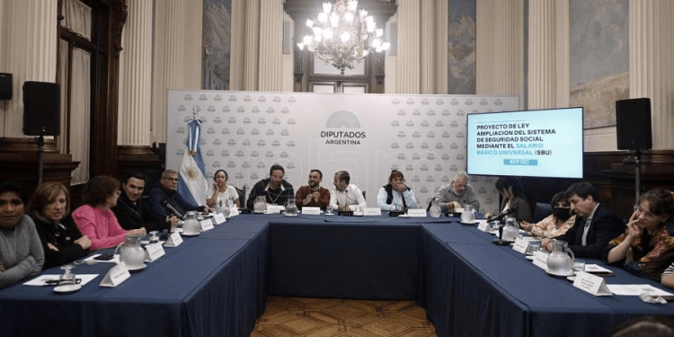 Amplio apoyo a la creación de un Salario Básico Universal