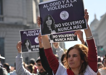 Apoyo masivo a Cristina y a la democracia en Plaza de Mayo