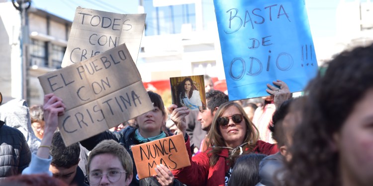 Limitar los discursos de odio y recuperar la Ley de Medios