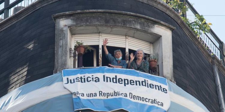 La certeza gozosa y “la vecinita de enfrente”