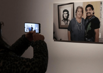 Hebe, una madre rev/belada
