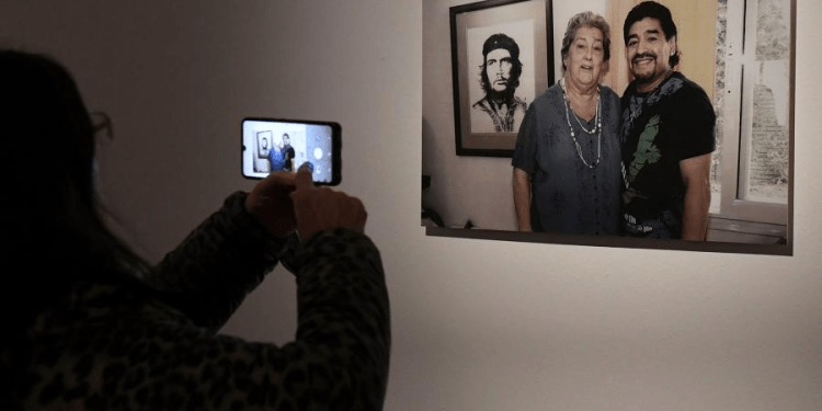 Hebe, una madre rev/belada