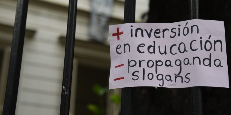 ¿Sabías por qué tu hija, tu hijo, no tiene profe de Lengua?