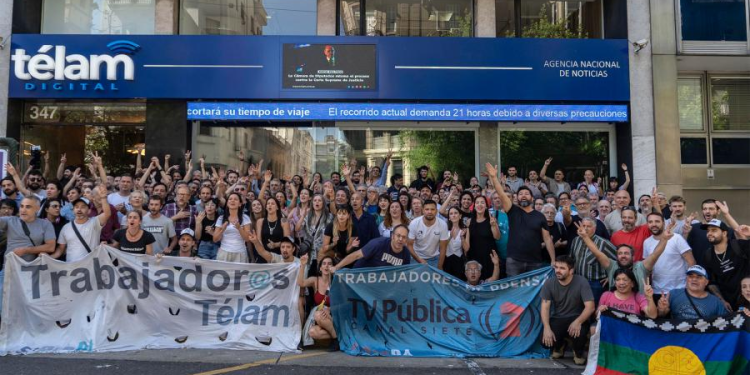 Milei interviene los medios públicos de la Argentina