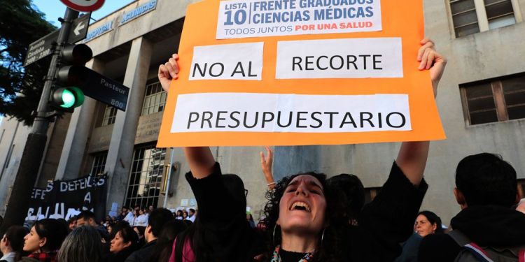 ¿No al adoctrinamiento, pero sí al pensamiento único?