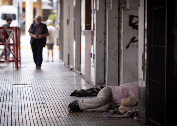 Vox Dei: Licuación de ingresos, desempleo, pobreza y desigualdad
