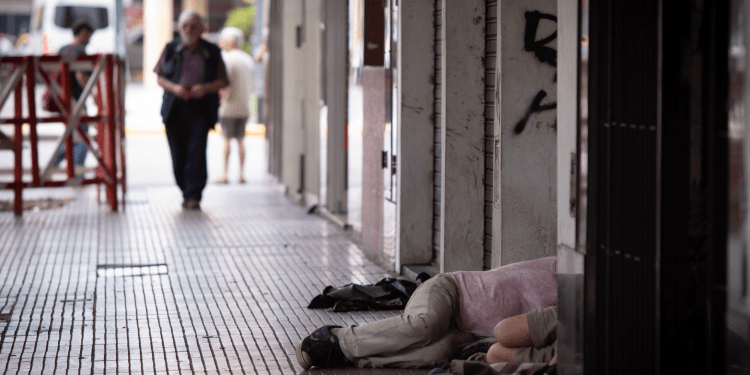 Vox Dei: Licuación de ingresos, desempleo, pobreza y desigualdad