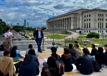 ¿No al adoctrinamiento, pero sí al pensamiento único?