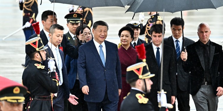 Xi Jinping llegó a Francia para reforzar “históricos” lazos bilaterales
