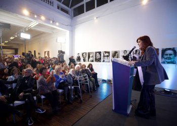 Cristina: “Milei propone el estatuto del coloniaje versión siglo XXI”