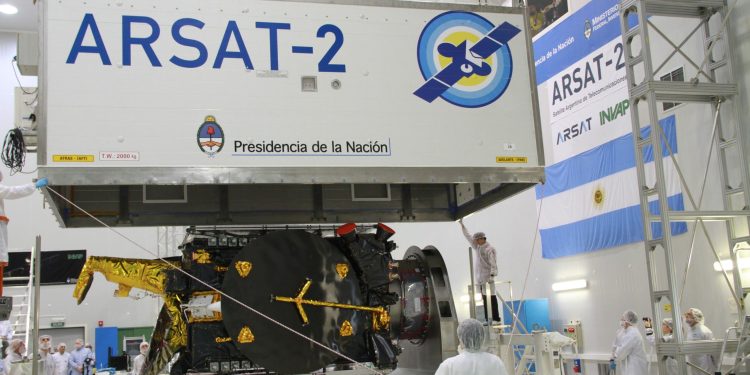 Starlink, ARSAT, papelitos e industria nacional